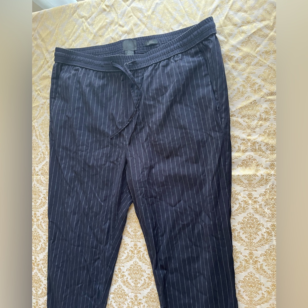 SIZE LARGE Black and White Pinstripe Men’s H&M Slim Fit Joggers